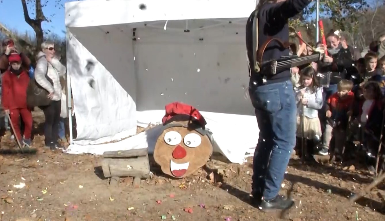 A prop de 200 famílies assisteixen a la gran Festa del Tió d'Anglès