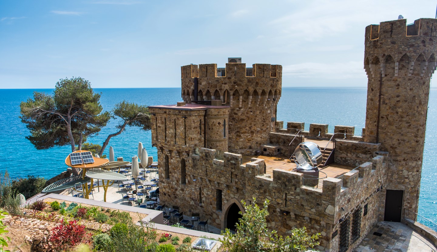 El Castell de Lloret de Mar obre de nou convertit en un espai immersiu sobre la crisi climàtica