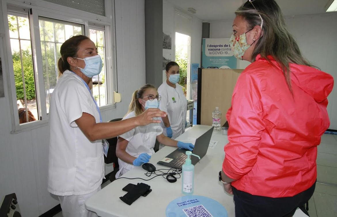 La mascareta torna a ser obligatòria als centres sanitaris de Catalunya