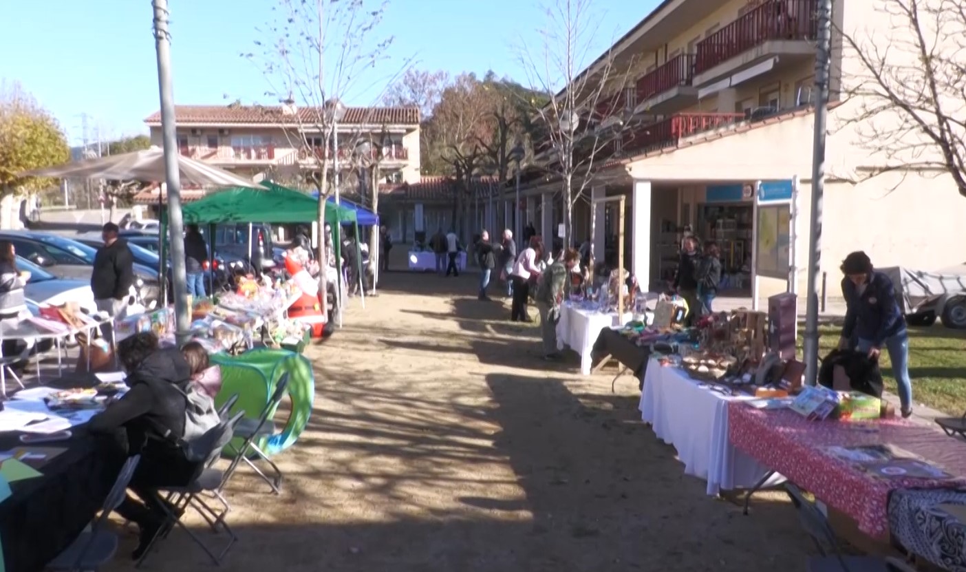 Sant Julià del Llor i Bonmatí celebra amb èxit la seva 2a Fira i Mercat de Nadal