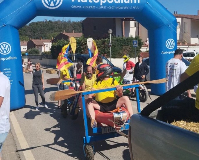 Gran rebuda de la primera edició de la 'Baixada de Carretons' a Sant Julià del Llor i Bonmatí