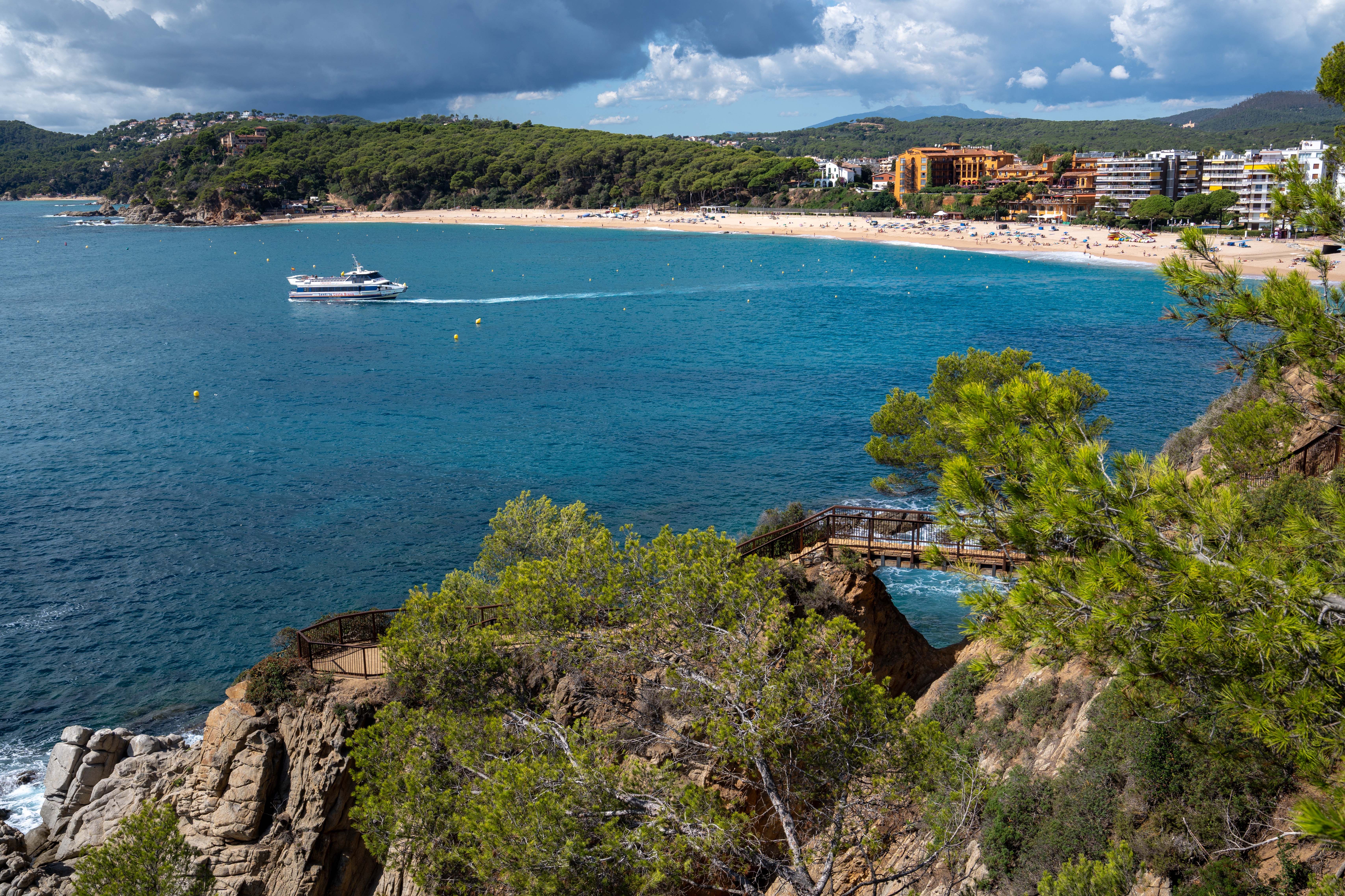 Lloret de Mar estrena el nou camí de ronda que enllaça la platja de Lloret i Fenals