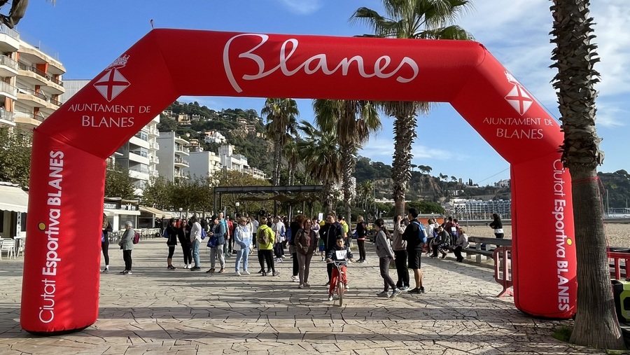 Una 80a de persones han participat en la IV Caminada per la Salut Mental de Blanes 