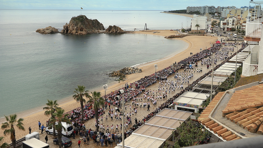 2.300 escolars de Blanes participen en la cloenda de la 6a edició de 'Dansa a les Escoles' de l'Esbart Joaquim Ruyra