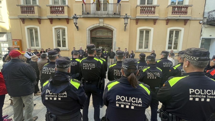 L'Ajuntament de Blanes fa un minut de silenci per la mort dels dos agents de la Guàrdia Civil a Barbate