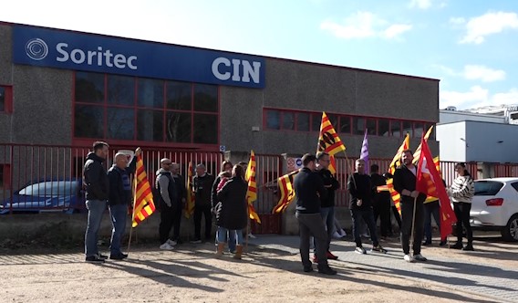 La plantilla de CIN Soritec d'Hostalric es concentren per demanar una actualització salarial