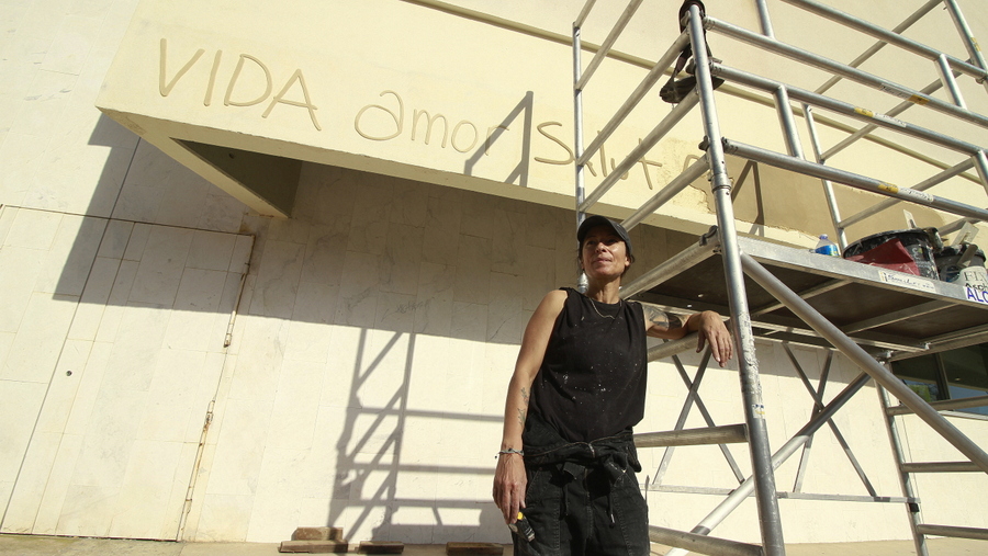 Un mural a la Biblioteca comarcal de Blanes homenatja als donants de sang
