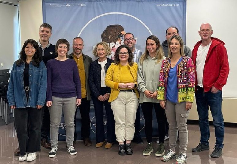 Santa Coloma de Farners rep la visita de la directora general de Joventut de Catalunya