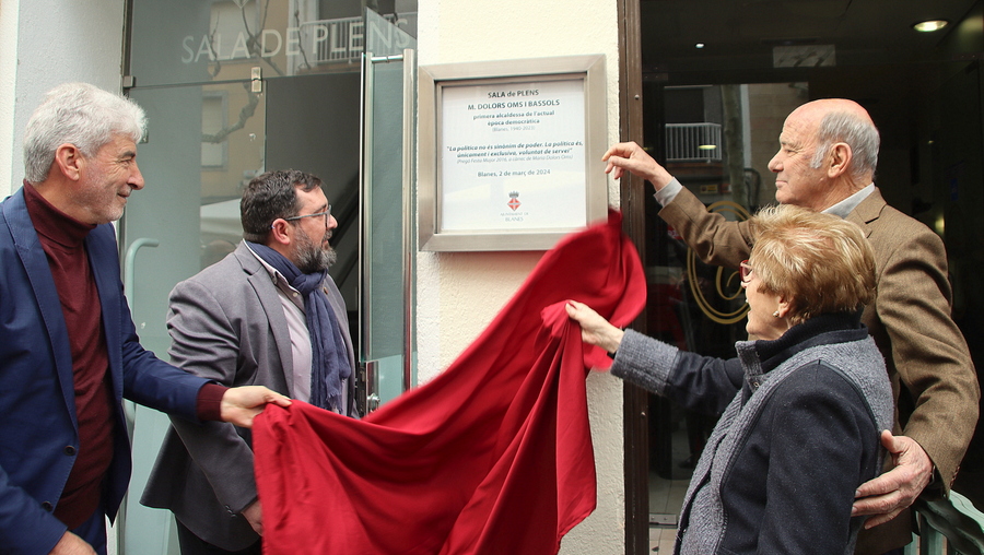 La Sala de Plens de Blanes rep el nom de la primera alcaldessa del municipi, Maria Dolors Oms i Bassols