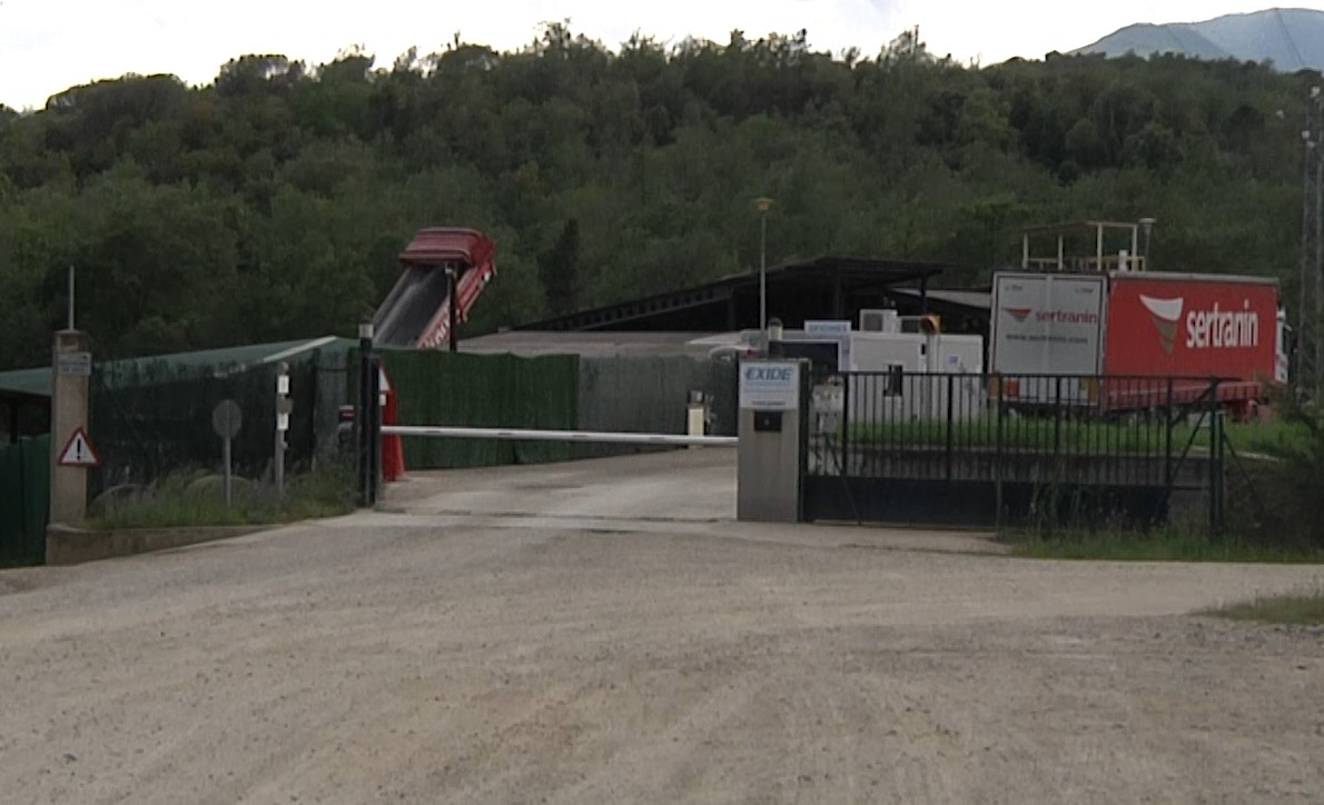 Els veïns de Bonmatí continuen atònits davant l'opacitat d'Exide en l'incendi