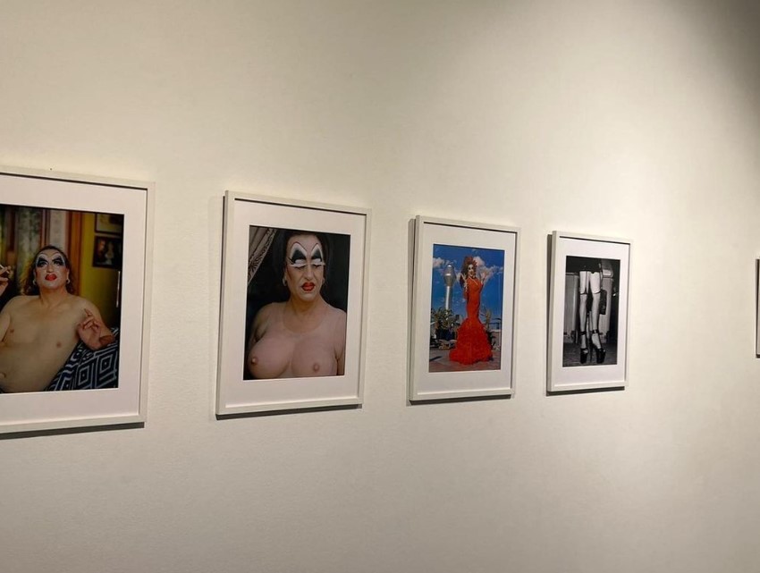 S'inaugura l'exposició 'Identitats vàlides' d'Isaac Flores a Santa Coloma de Farners