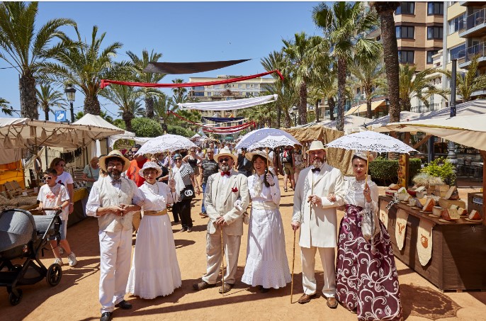 La Fira dels Americanos de Lloret de Mar ha recuperat l'ambient indià durant tot el cap de setmana