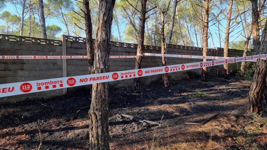 Investiguen un incendi forestal a Blanes per una possible negligència