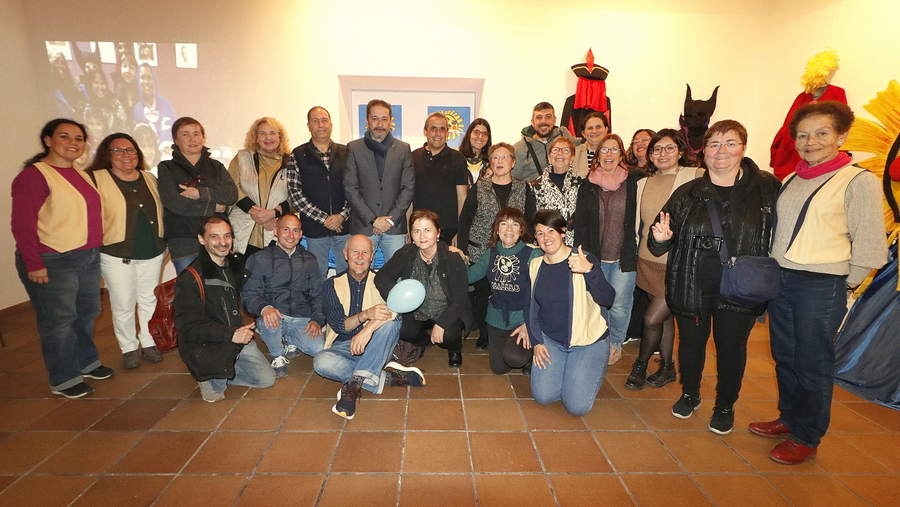 L'Associació Rialles Blanes celebra 40 anys de somriures amb una exposició