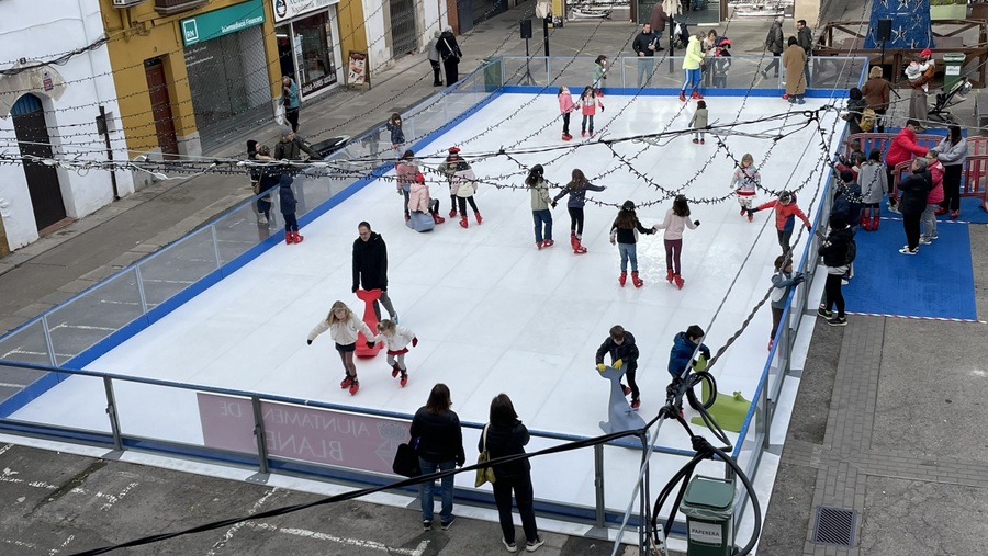 Blanes posa en marxa la Pista de Gel Artificial per segon any consecutiu