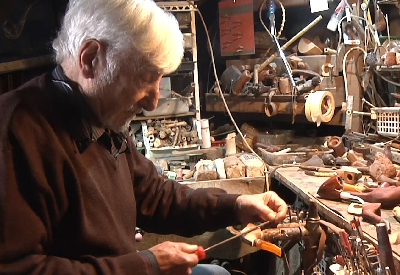 Joan Pierre Soler, l'únic mestre artesà i fabricant de pipes a la Selva