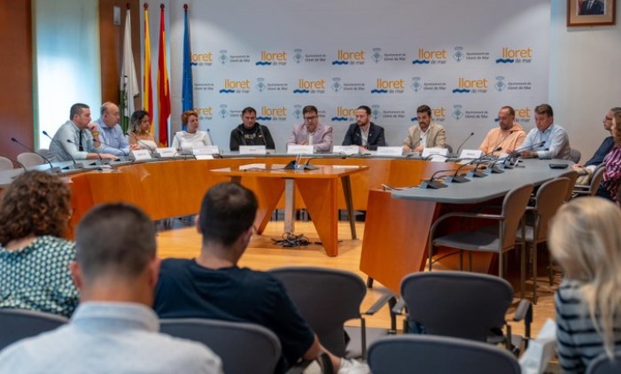 L'Ajuntament de Lloret i una vintena de discoteques i bars signen un conveni per millorar la convivència a la zona d'oci nocturn