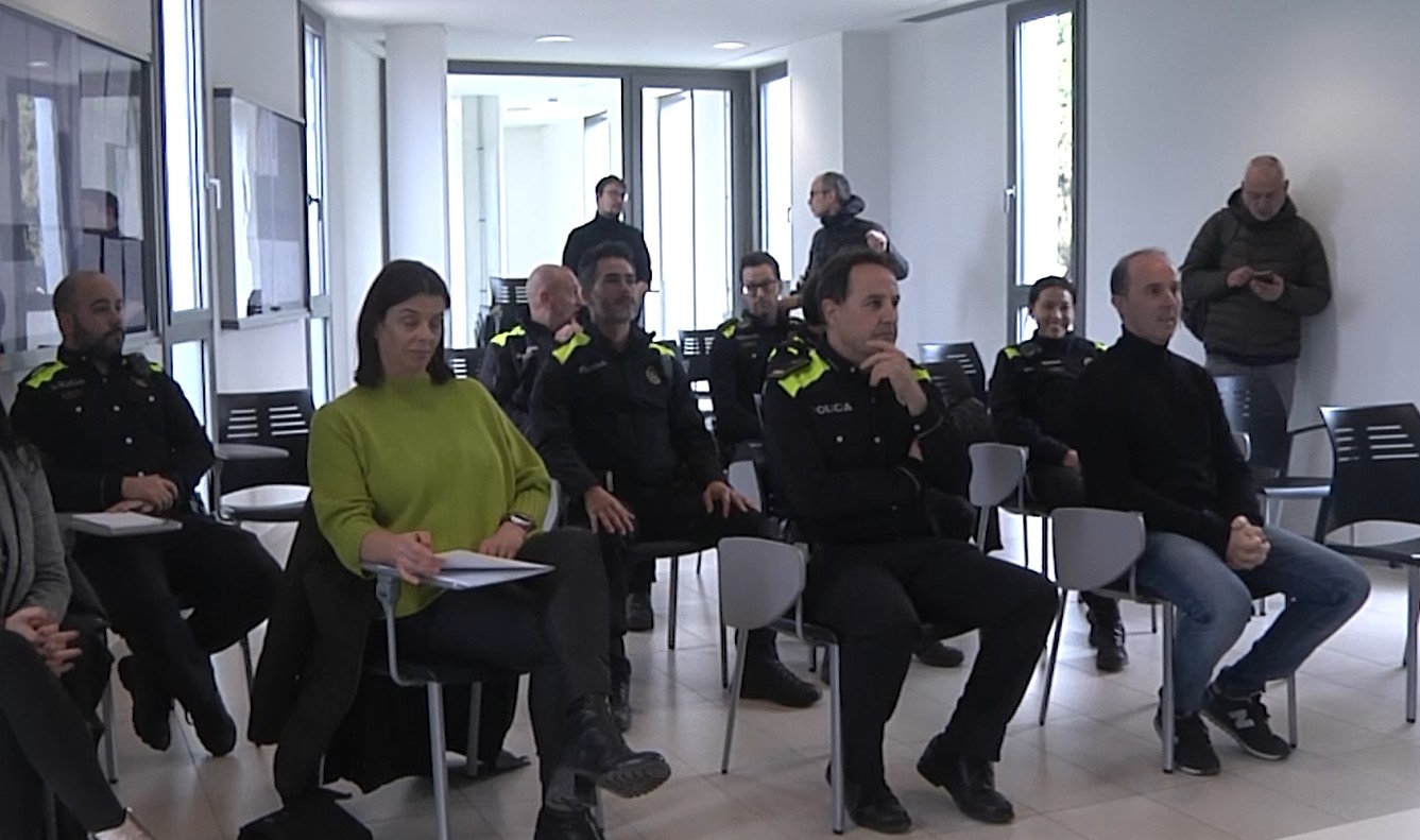 El cos de la Policia Local de Lloret rep formació per la detecció d’habitatges d’ús turístic il·legals