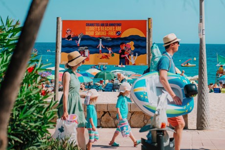 Prohibit fumar a totes les platges i cales de Lloret de Mar