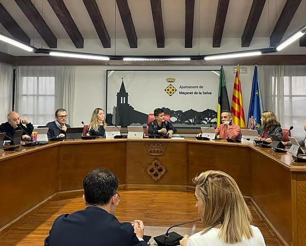 L'alcaldessa de Maçanet de la Selva s'enfronta una querella per prevaricació al servei d'aigua