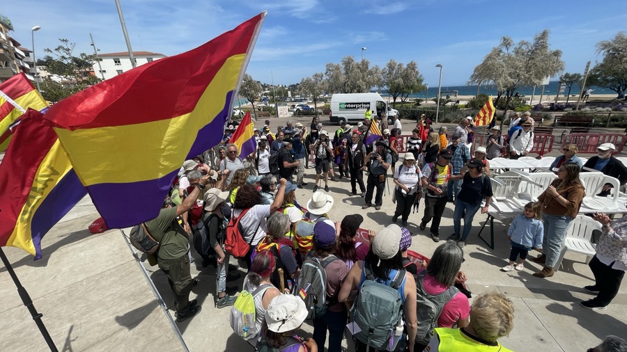 Més de 200 persones participen a Blanes en la Marxa de la Retirada a Catalunya