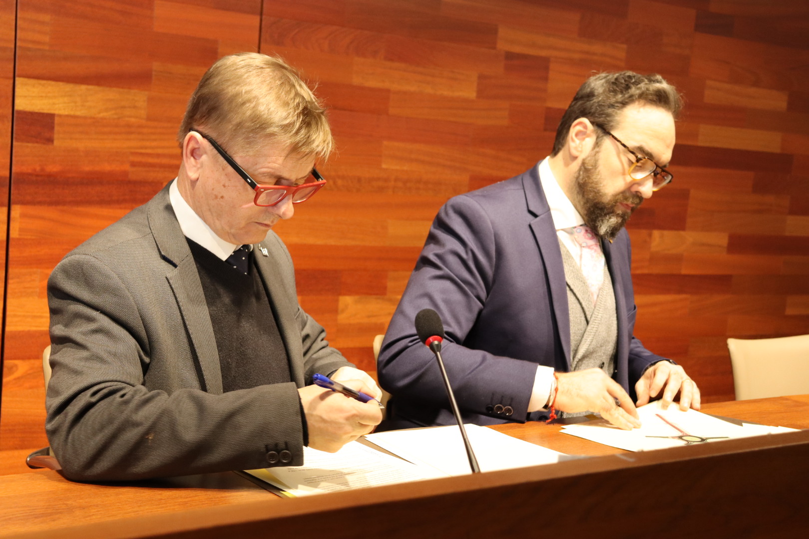 Caldes de Malavella signa amb el conseller de Territori el projecte per la construcció d’una nova rotonda a l’entrada 