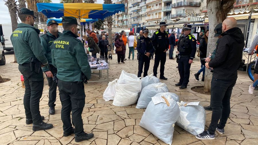 La Guàrdia Civil i la Policia Local de Blanes han comissat articles falsificats valorats en 427.473 €