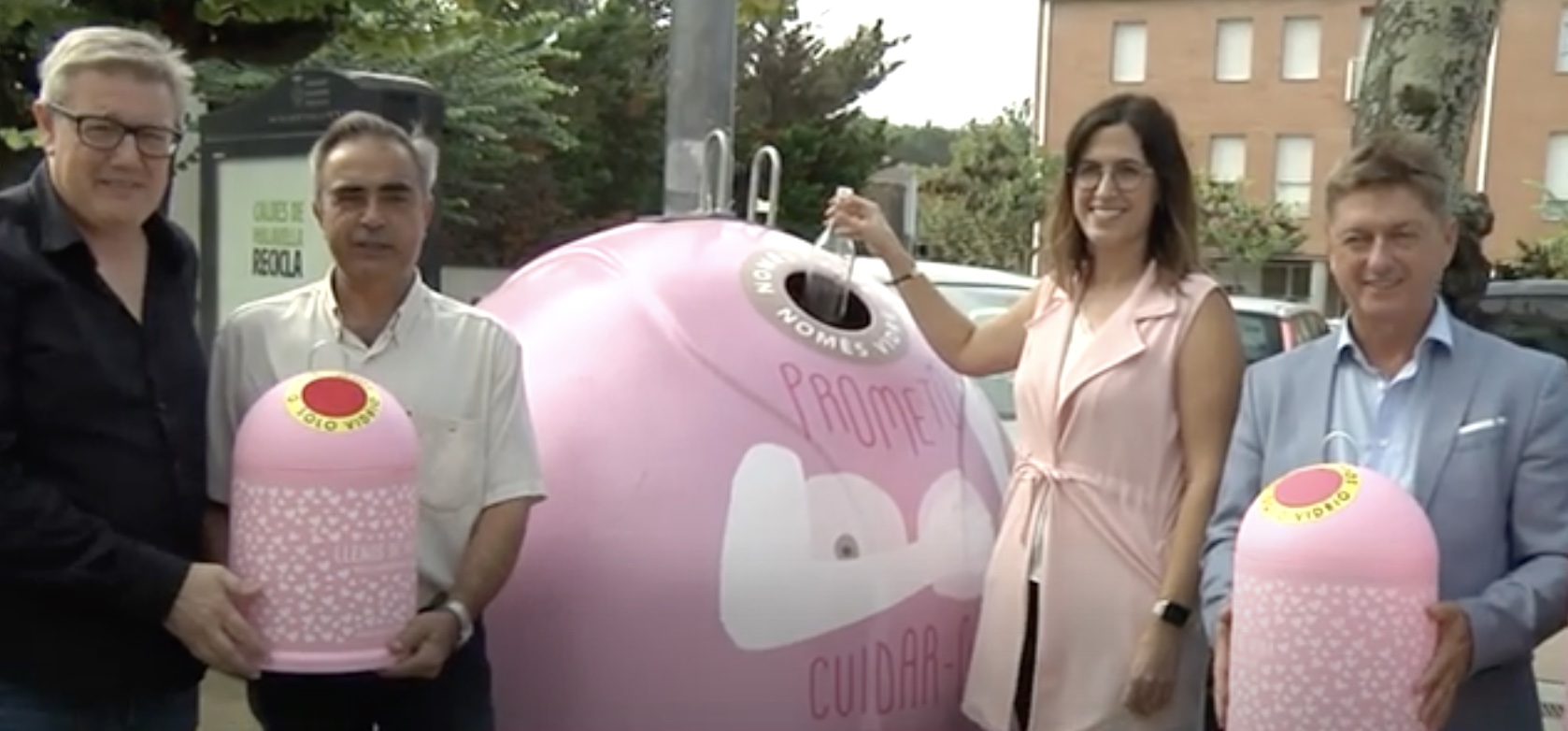 El Consell Comarcal presenta la campanya "Recicla vidre per elles"