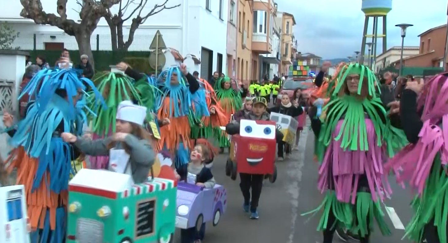 Riudarenes celebra un Carnestoltes molt participatiu malgrat la pluja