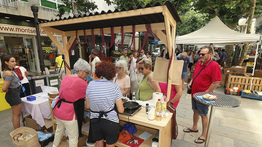 Més de 200 tastets al segon Show Cooking 'Anem a Plaça!' al Mercat de Fruites i Verdures de Blanes
