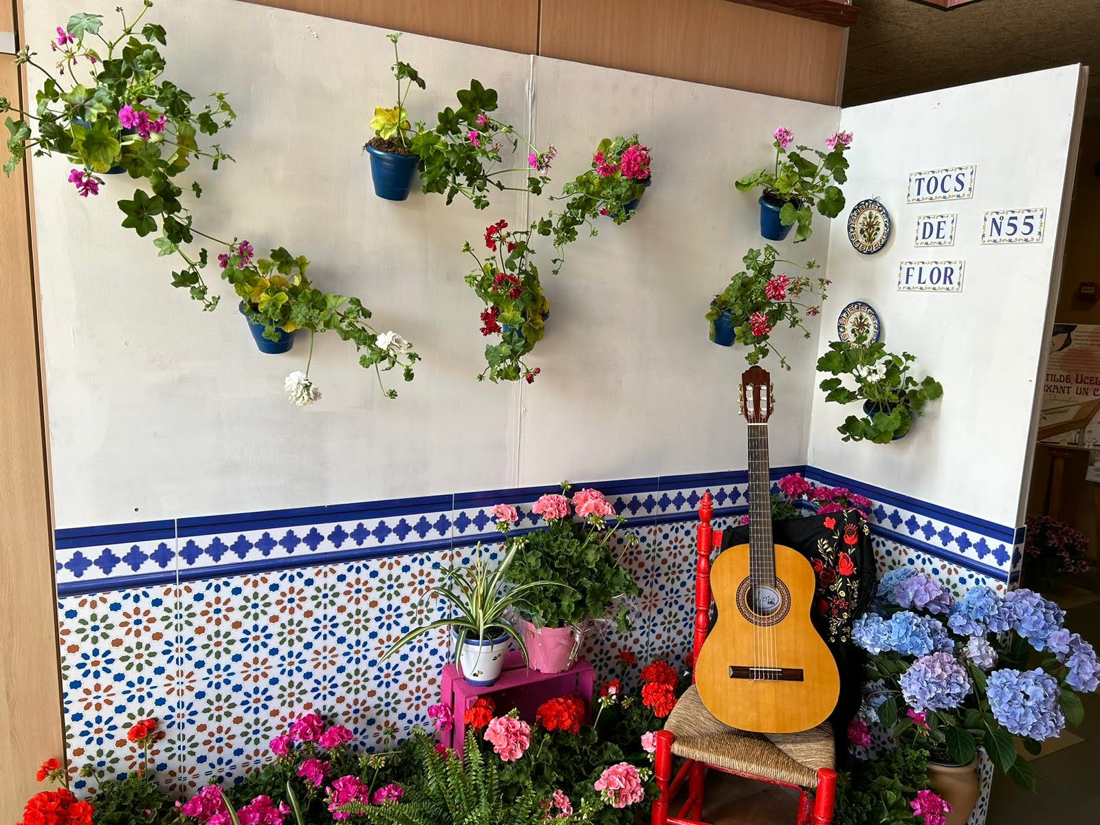 Sils es converteix en un món de flors amb la festa Tocs de Flor