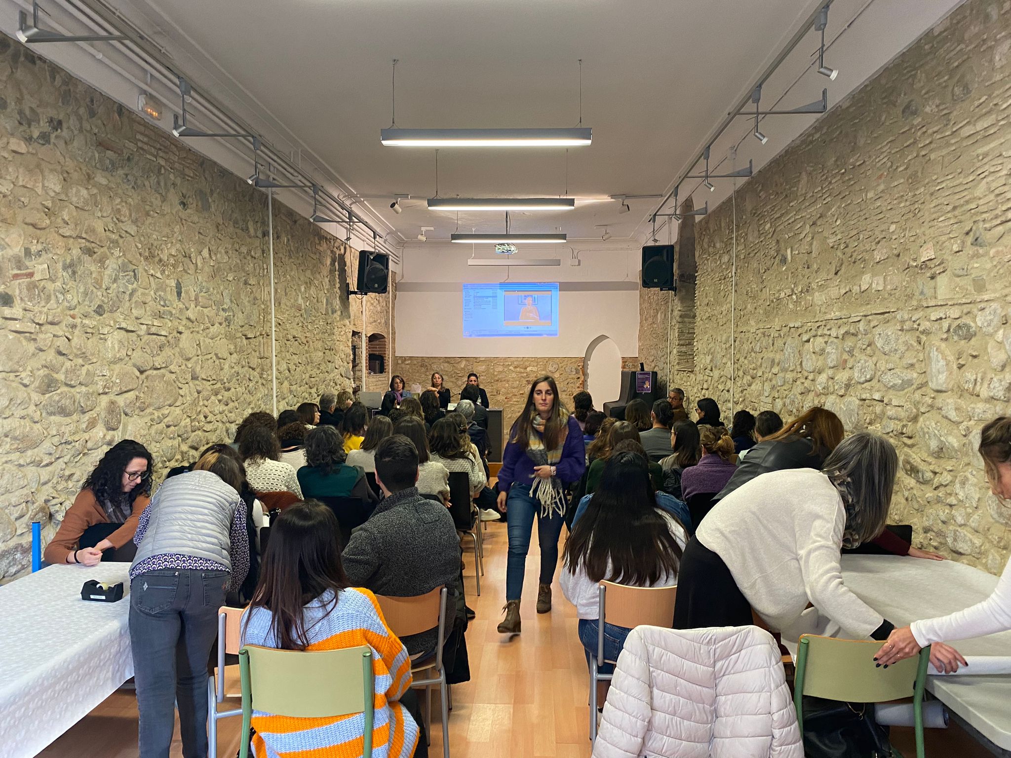 El Consell Comarcal de la Selva commemora el 25N en una jornada a Santa Coloma de Farners