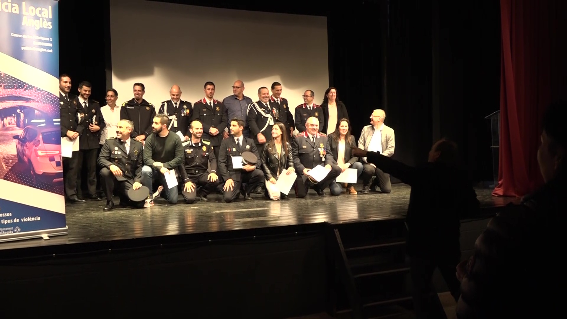 Anglès ret homenatge a la seva Policia Local
