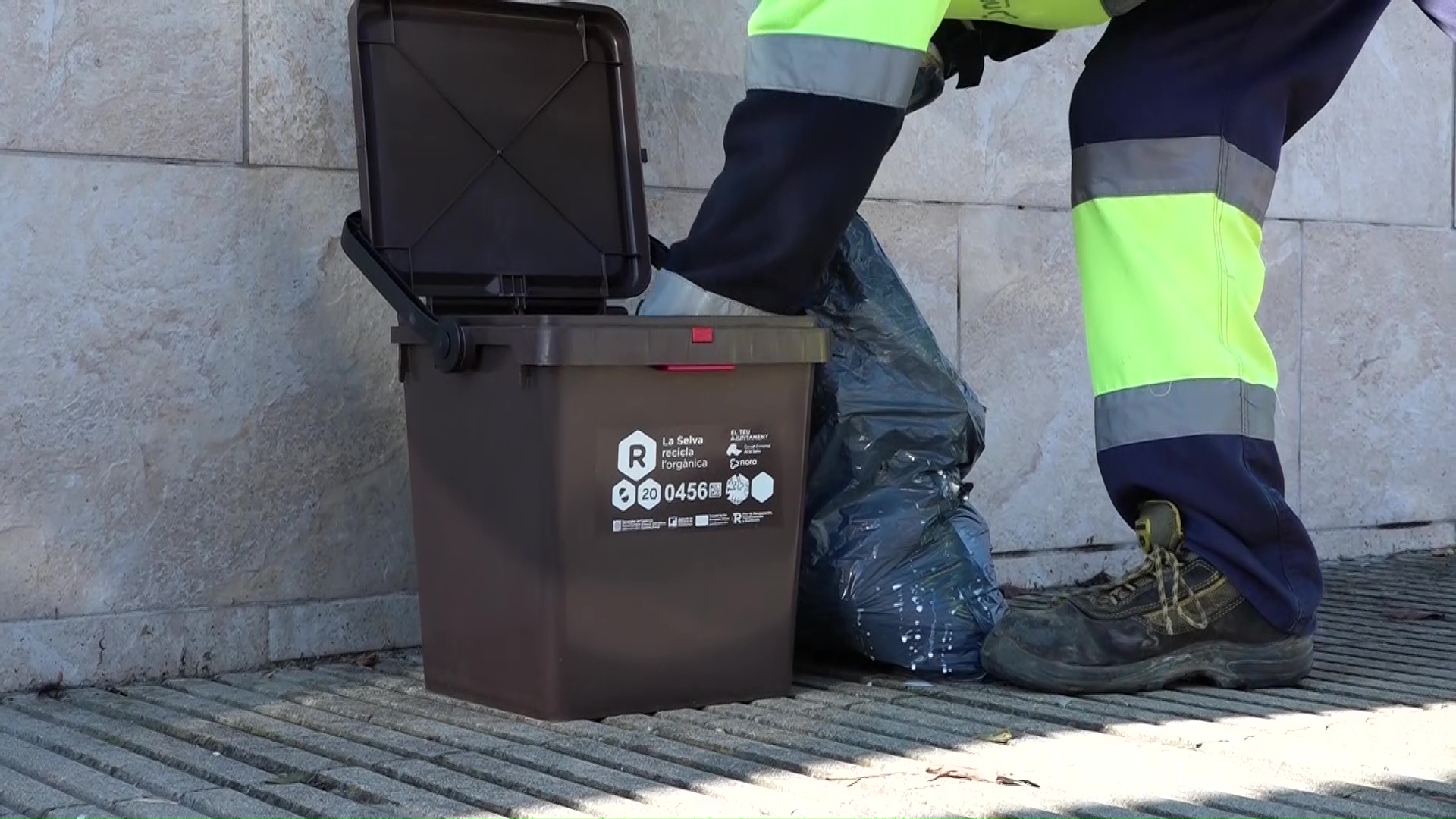 Es multiplica per quatre el residu orgànic i es disminueix el rebuig que es recull a Santa Coloma, en només dues setmanes de la recollida porta a porta