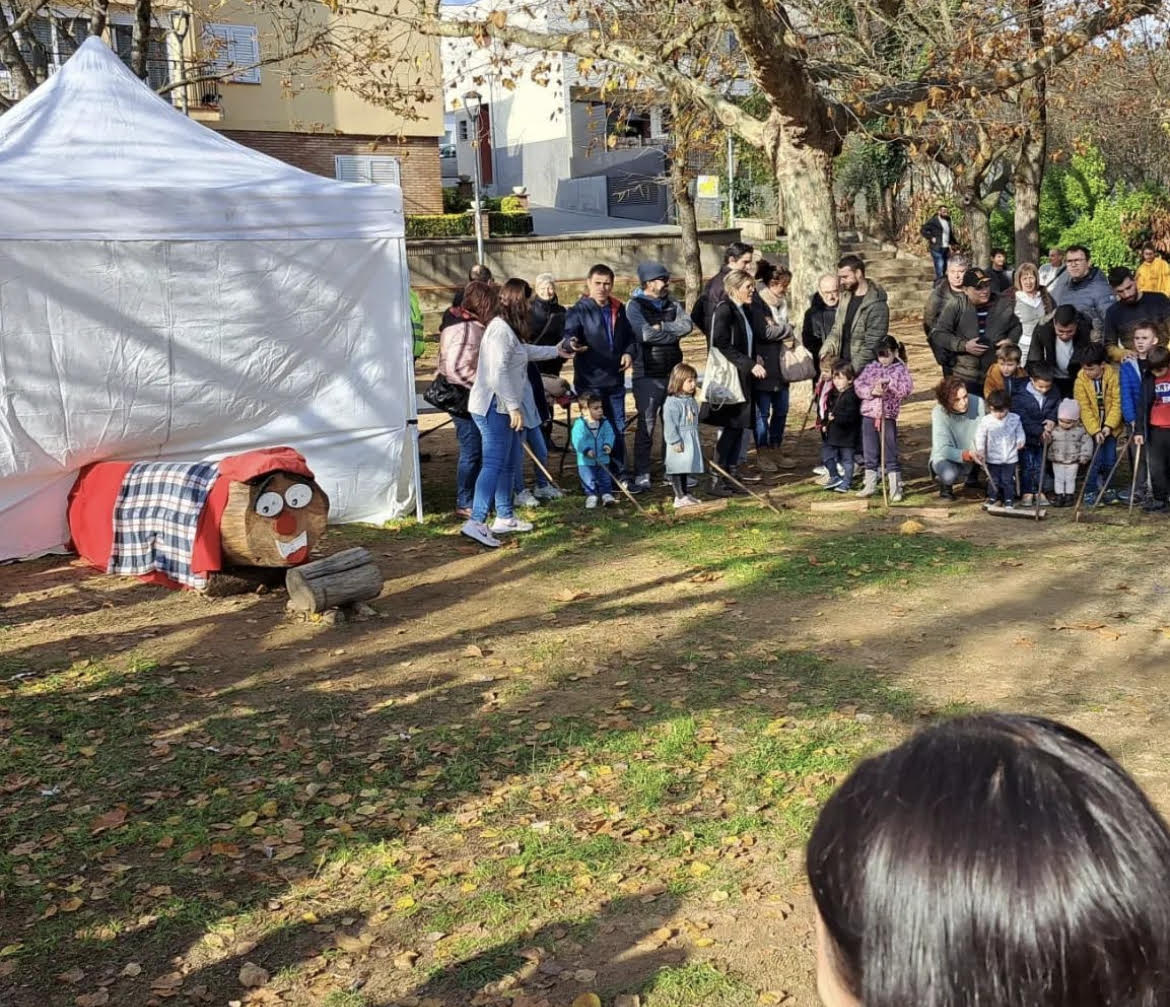 El municipi d'Anglès celebra la tradicional Festa del Tió 